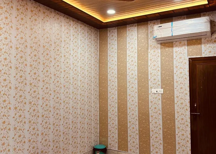 Hotel Raju Homestay Ayodhya 150 Meters From Shree Ram Janmbhoomi Temple 200 Meters From Ayodhya Dham Railway Station