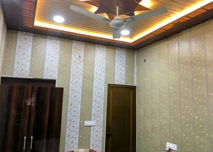 Hotel Raju Homestay Ayodhya 150 Meters From Shree Ram Janmbhoomi Temple 200 Meters From Ayodhya Dham Railway Station
