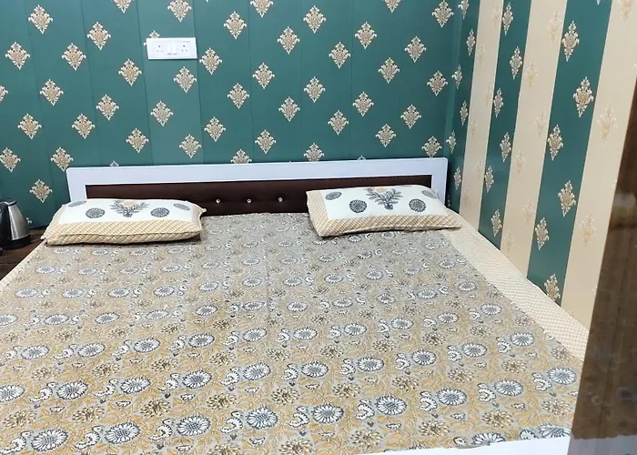 Hotel Raju Homestay Ayodhya 150 Meters From Shree Ram Janmbhoomi Temple 200 Meters From Ayodhya Dham Railway Station