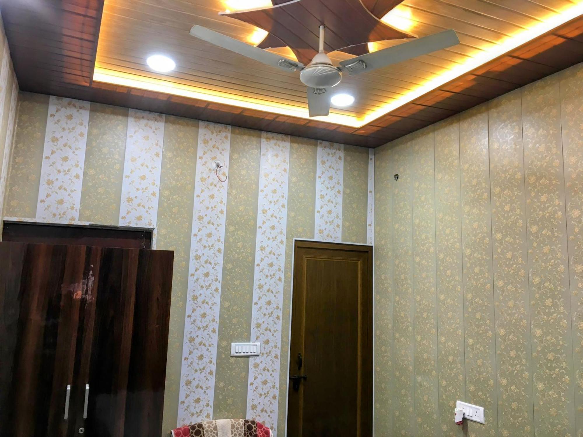 Raju 150 Meters From Shree Ram Janmbhoomi Temple 200 Meters From Dham Railway Station *