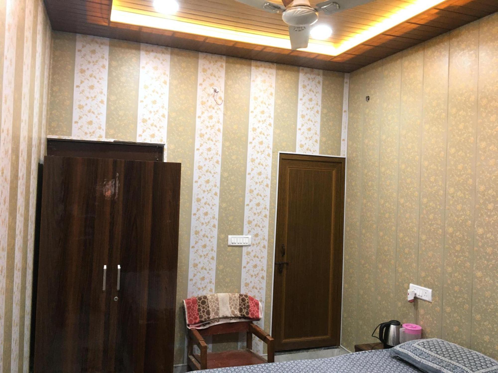 Homestay Raju 150 Meters From Shree Ram Janmbhoomi Temple 200 Meters From Dham Railway Station *