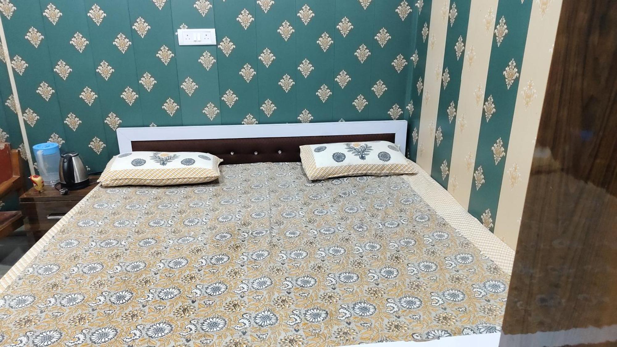 Homestay Raju 150 Meters From Shree Ram Janmbhoomi Temple 200 Meters From Dham Railway Station Ayodhya