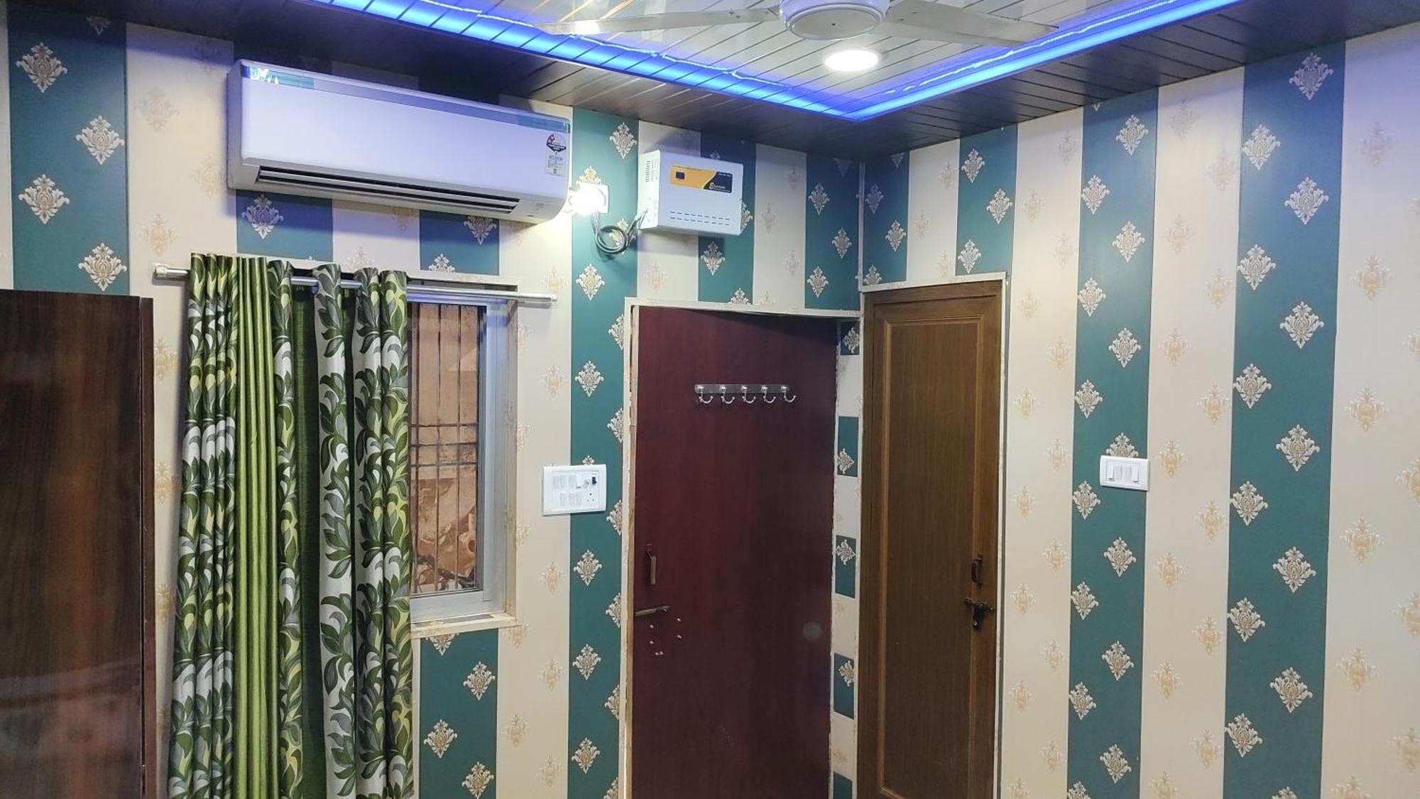 Raju 150 Meters From Shree Ram Janmbhoomi Temple 200 Meters From Dham Railway Station * Ayodhya