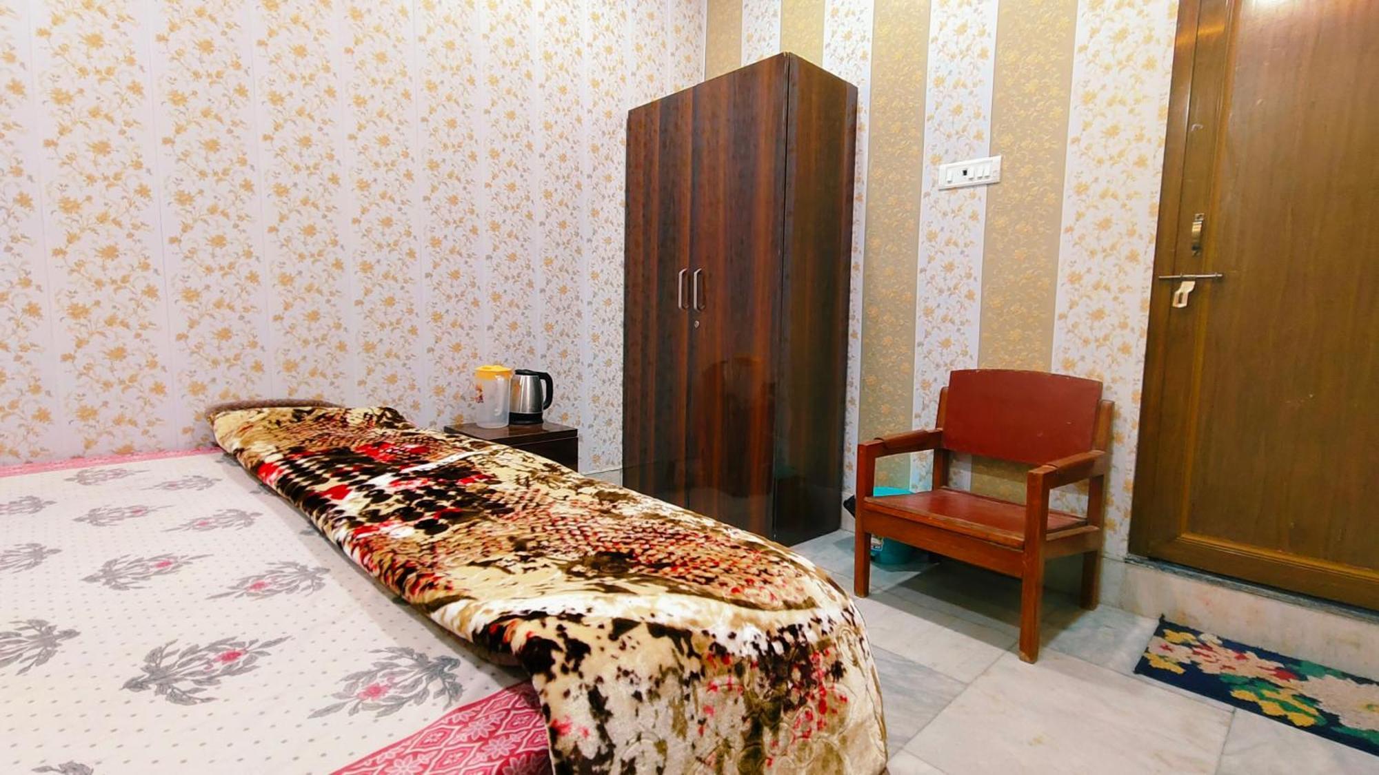 Homestay Raju 150 Meters From Shree Ram Janmbhoomi Temple 200 Meters From Dham Railway Station