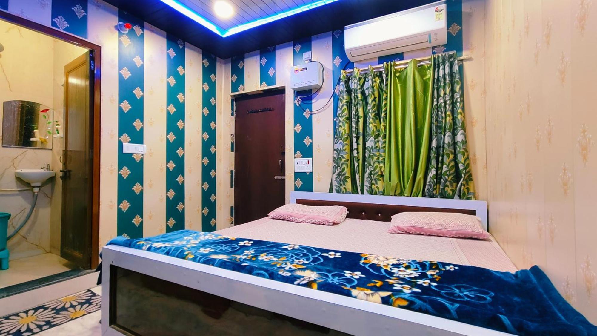 Raju 150 Meters From Shree Ram Janmbhoomi Temple 200 Meters From Dham Railway Station Homestay